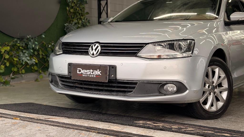 VOLKSWAGEN Jetta - Foto