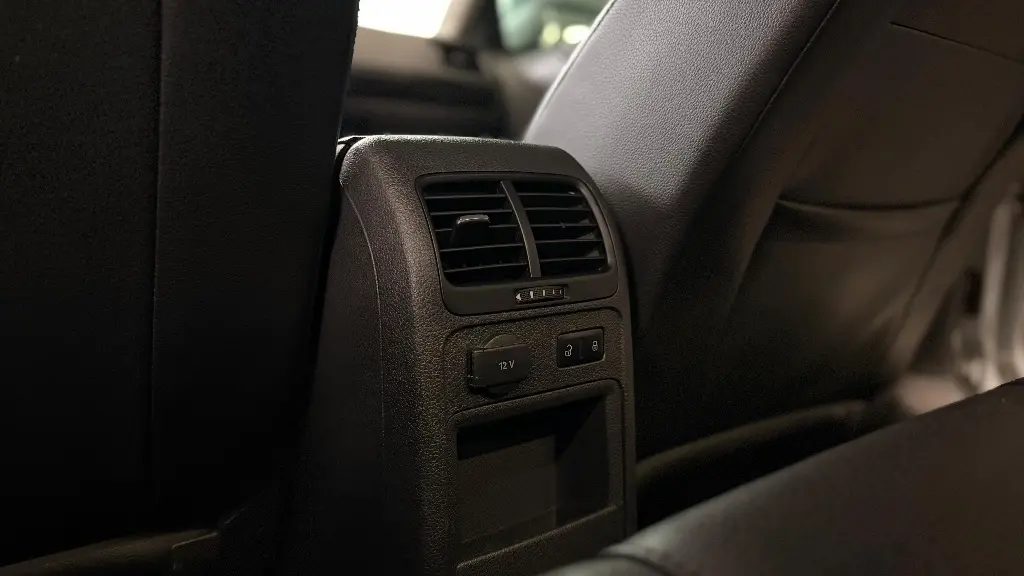 VOLKSWAGEN Jetta - Foto