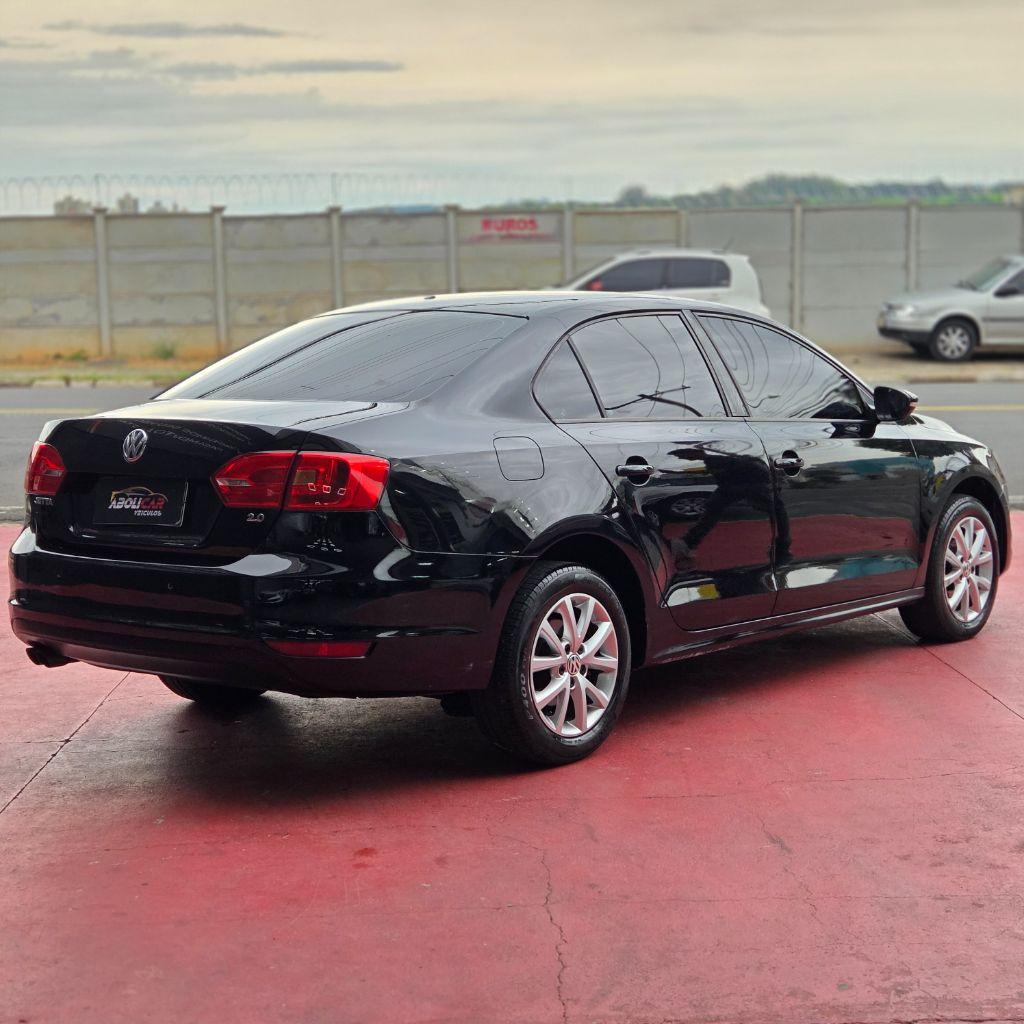 VOLKSWAGEN Jetta - Foto