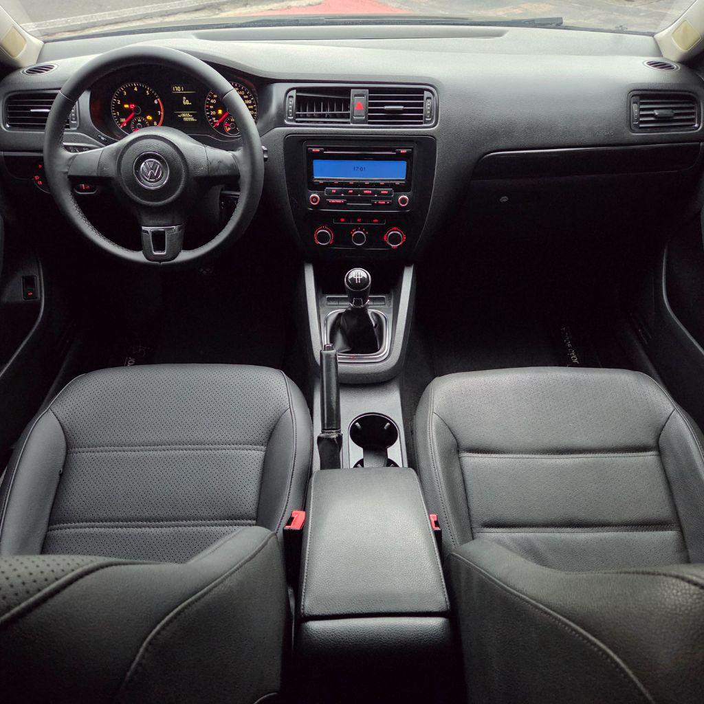 VOLKSWAGEN Jetta - Foto