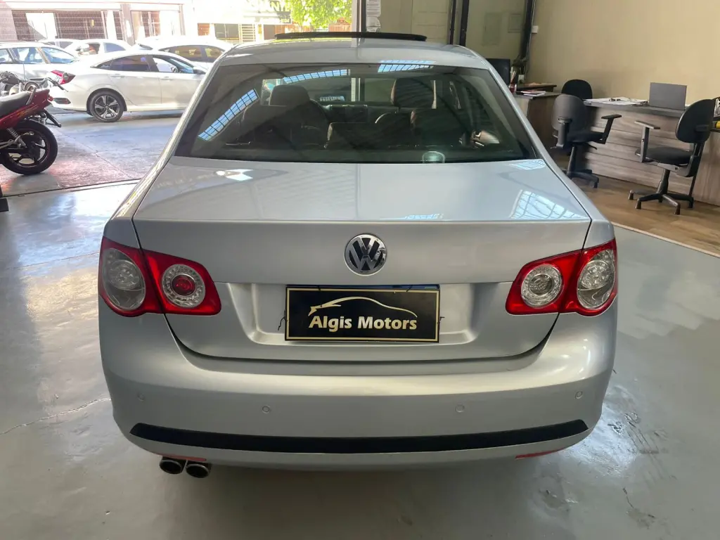 VOLKSWAGEN Jetta - Foto