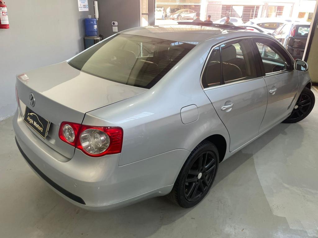 VOLKSWAGEN Jetta - Foto