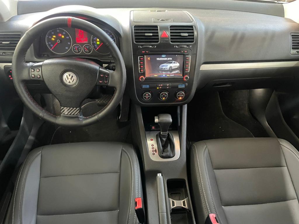 VOLKSWAGEN Jetta - Foto