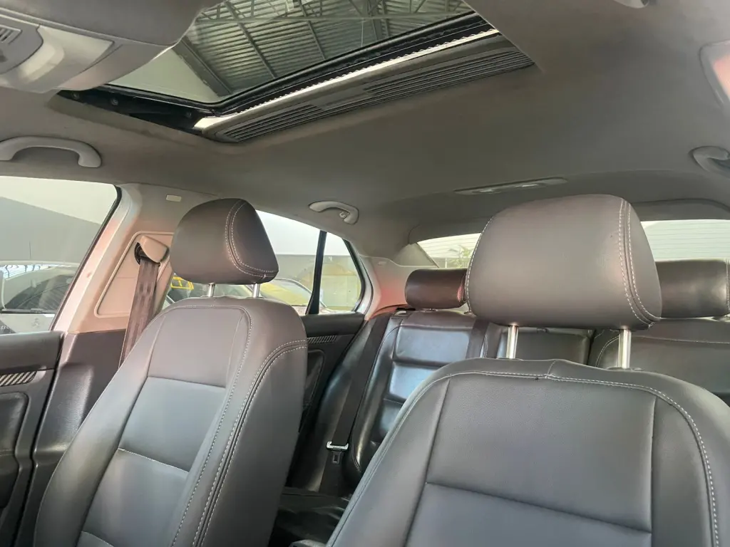 VOLKSWAGEN Jetta - Foto