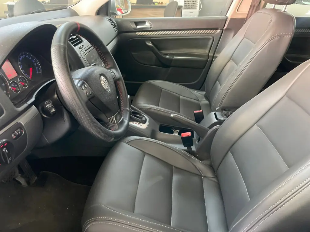 VOLKSWAGEN Jetta - Foto