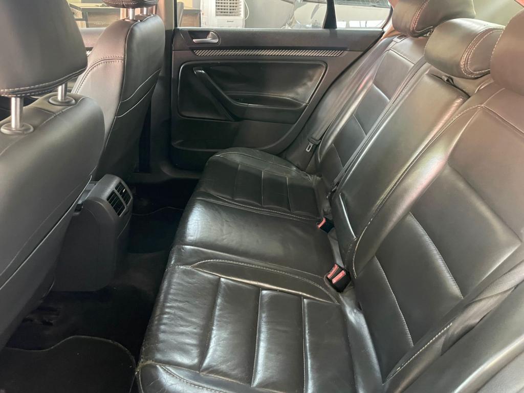 VOLKSWAGEN Jetta - Foto