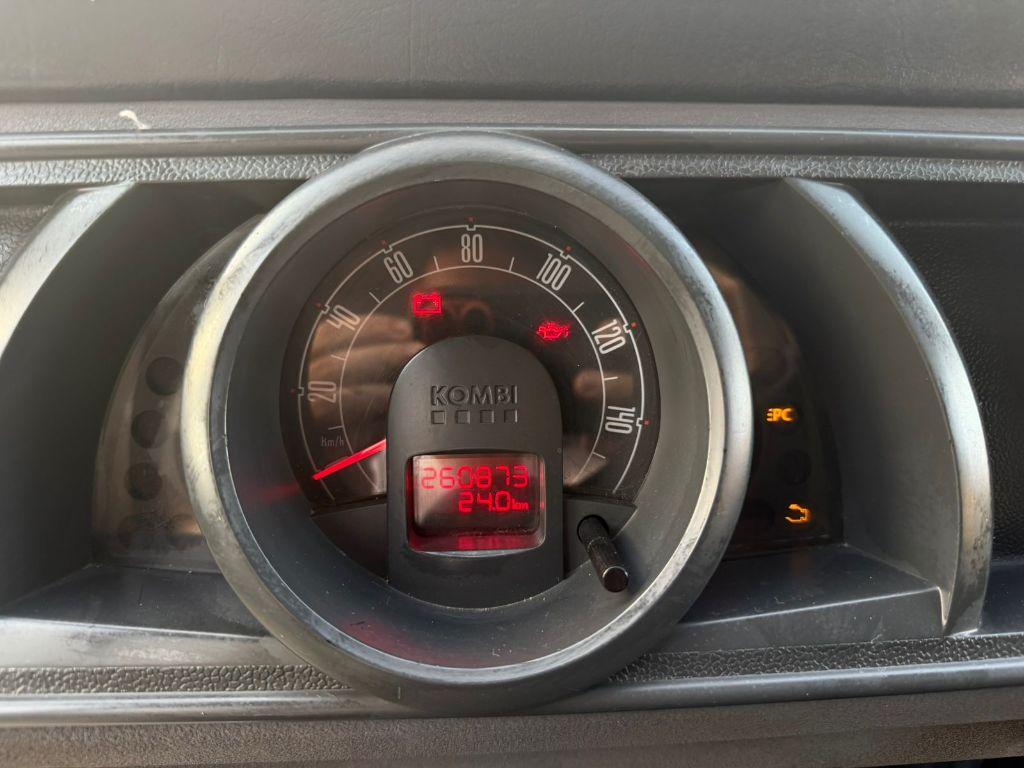 VOLKSWAGEN Kombi - Foto