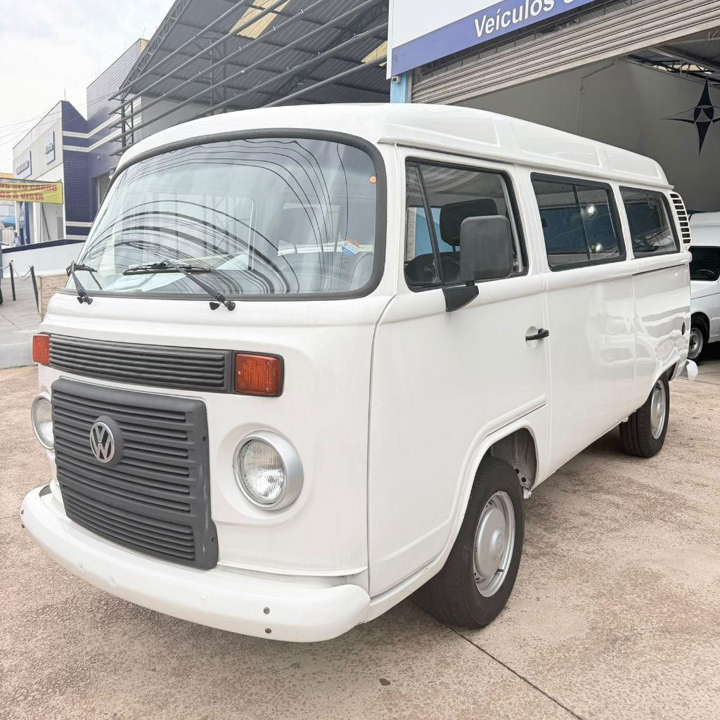 VOLKSWAGEN Kombi