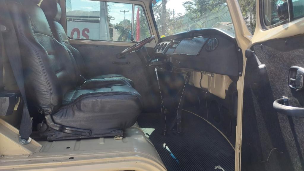 VOLKSWAGEN Kombi Furgão - Foto