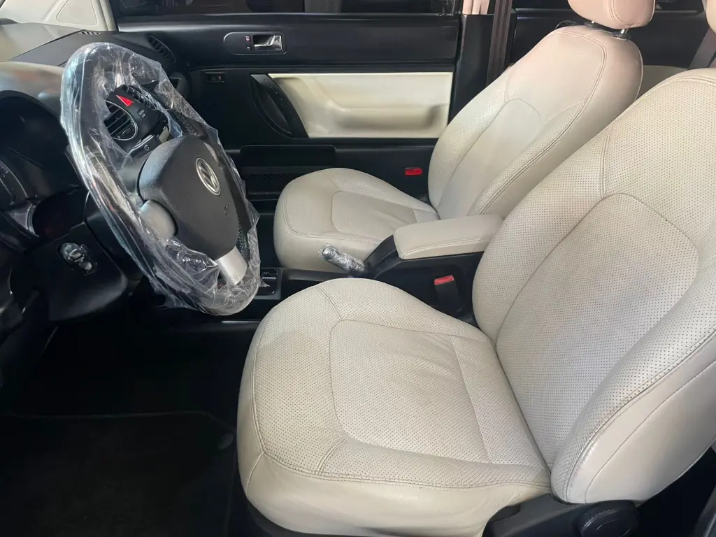 VOLKSWAGEN New Beetle - Foto