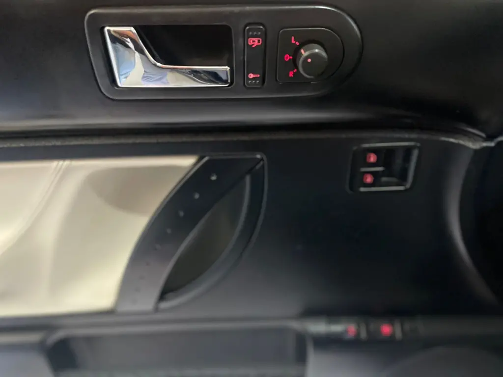 VOLKSWAGEN New Beetle - Foto