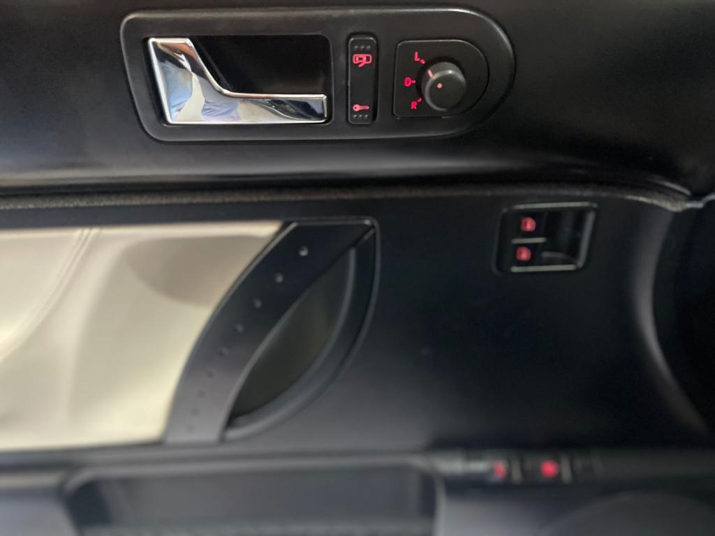 VOLKSWAGEN New Beetle - Foto