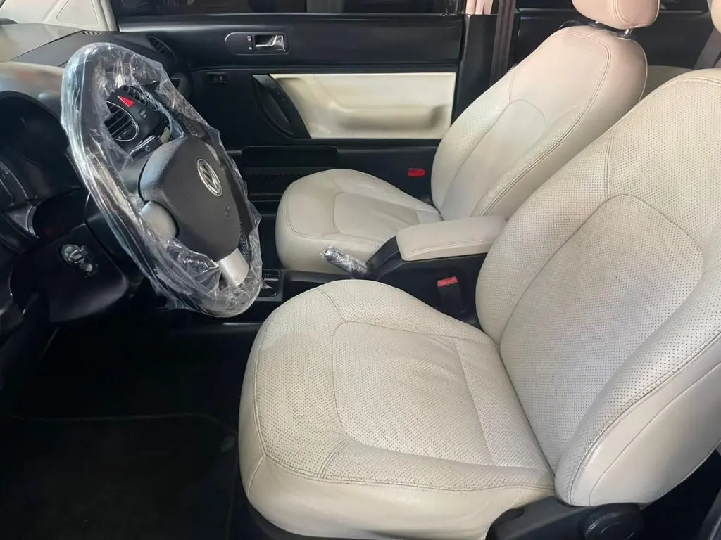 VOLKSWAGEN New Beetle - Foto