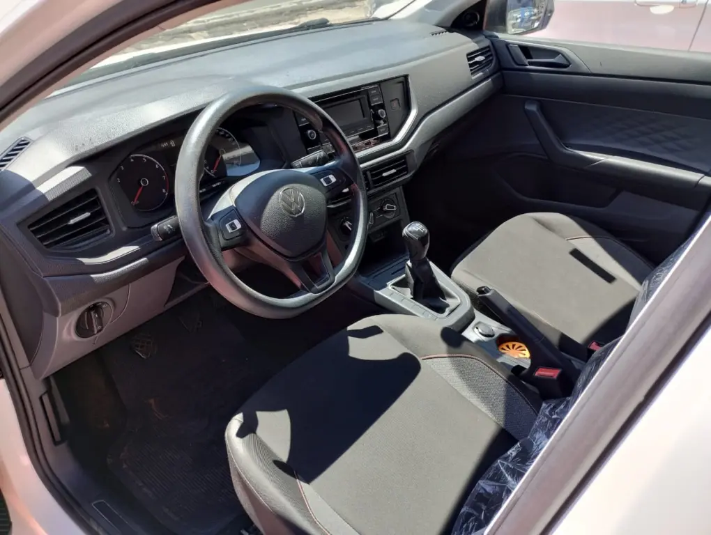 VOLKSWAGEN Polo Hatch - Foto