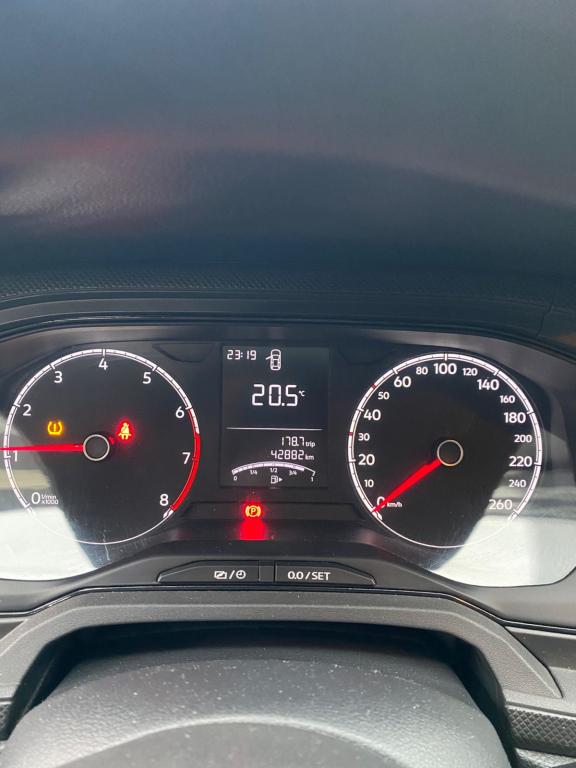 VOLKSWAGEN Polo Hatch - Foto