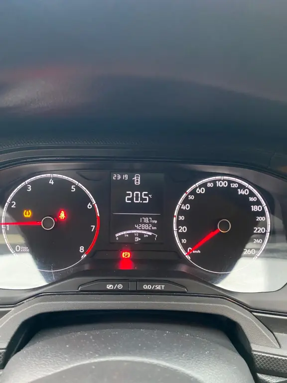 VOLKSWAGEN Polo Hatch - Foto