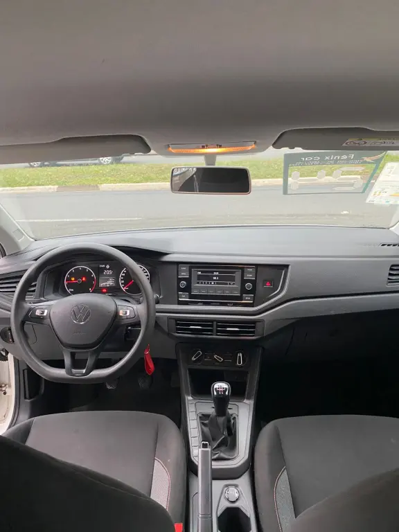 VOLKSWAGEN Polo Hatch - Foto