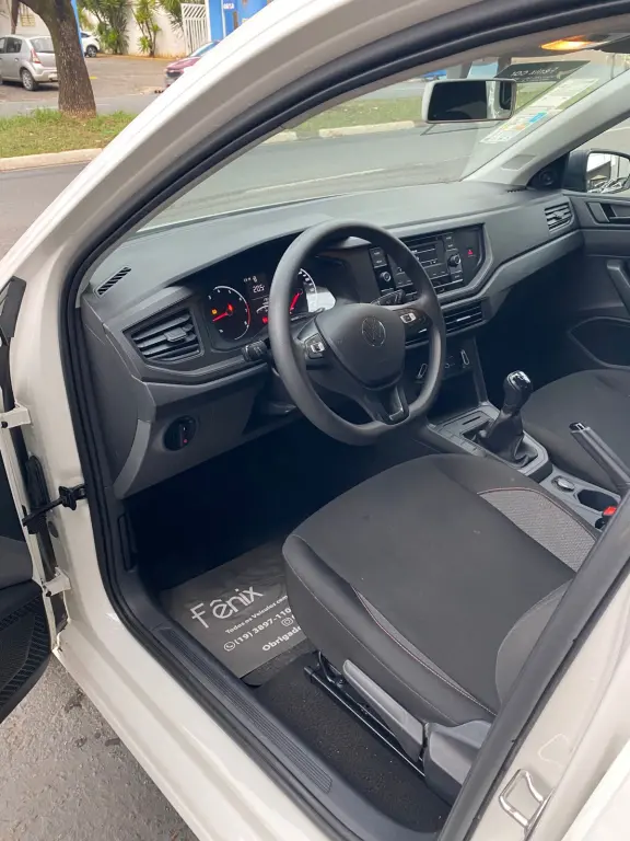 VOLKSWAGEN Polo Hatch - Foto