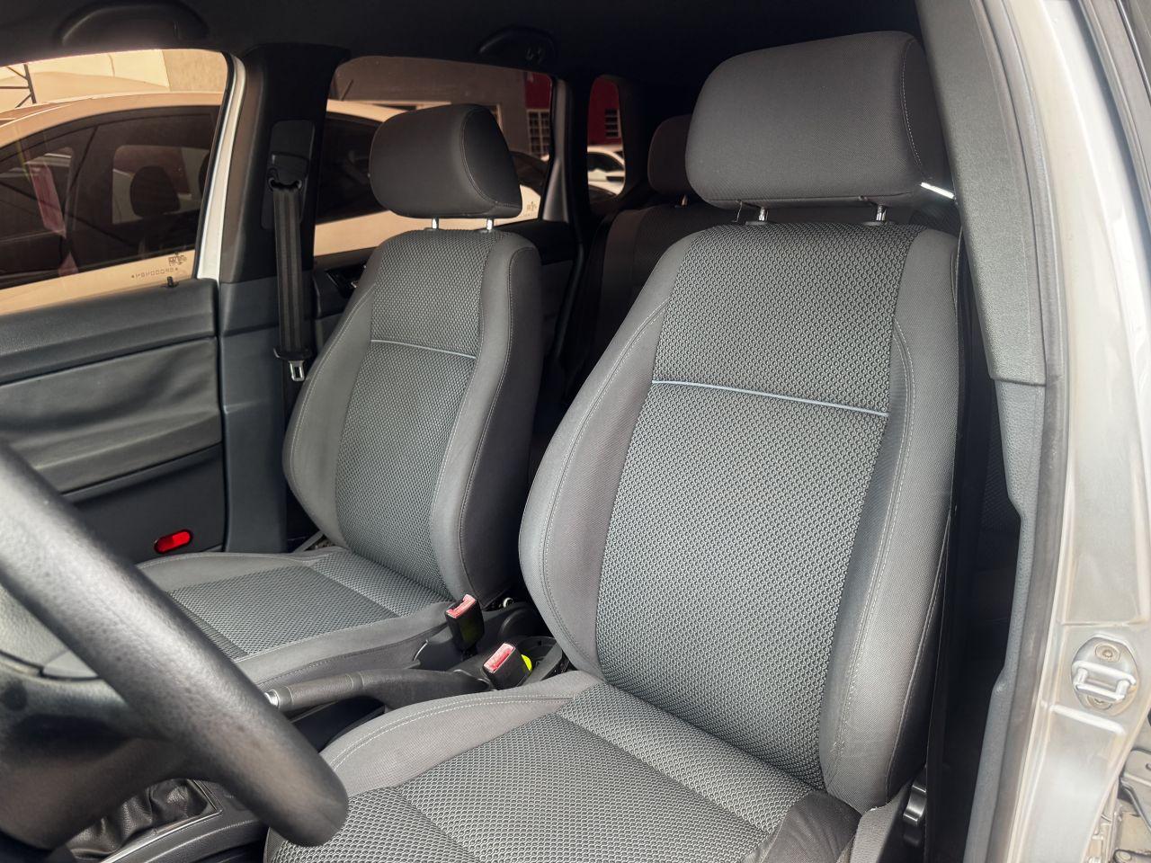 VOLKSWAGEN Polo Hatch - Foto