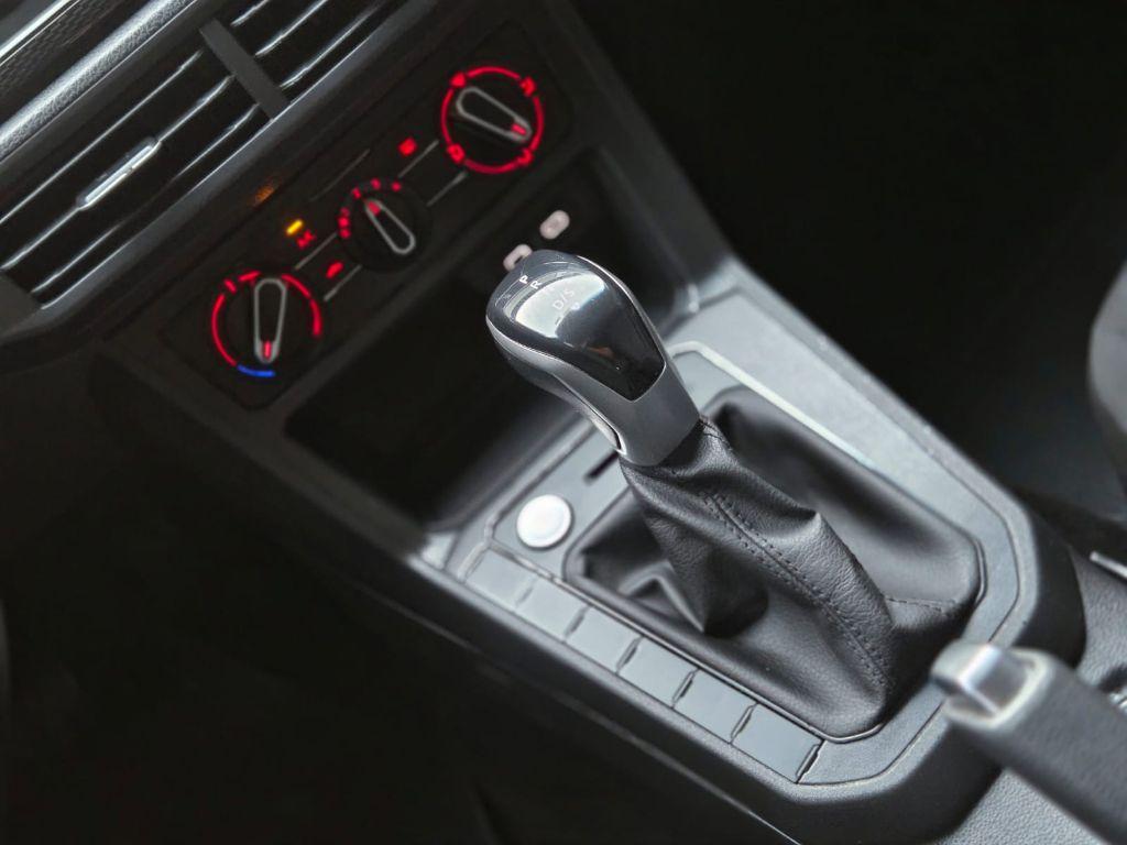 VOLKSWAGEN Polo Hatch - Foto