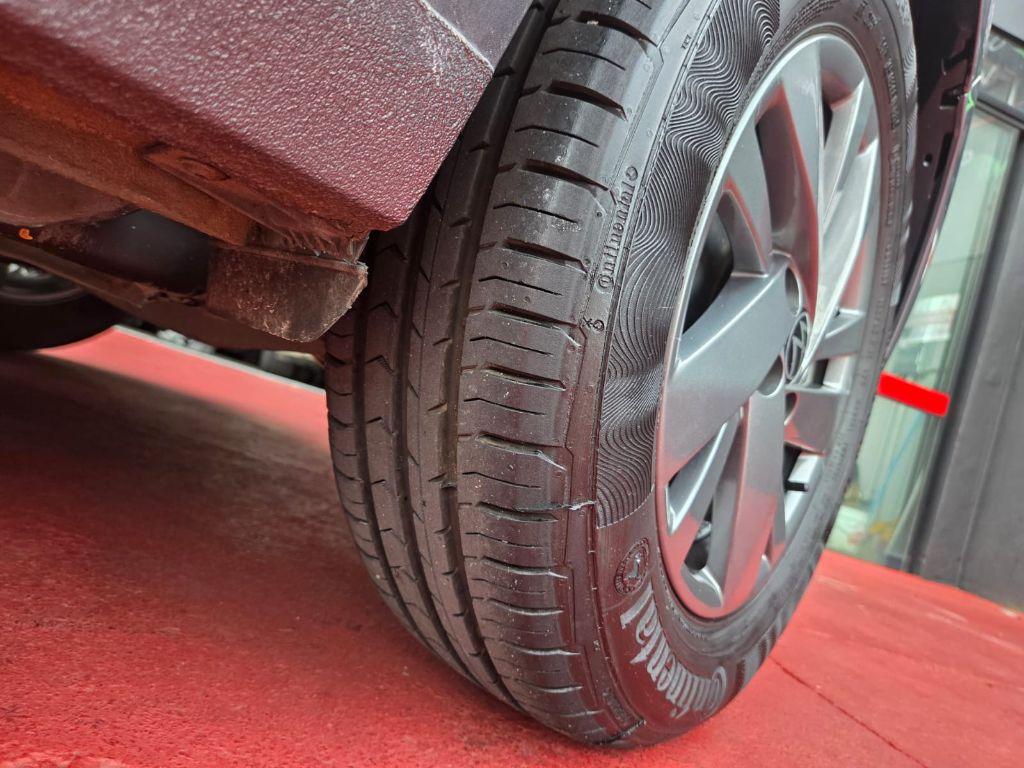 VOLKSWAGEN Polo Hatch - Foto