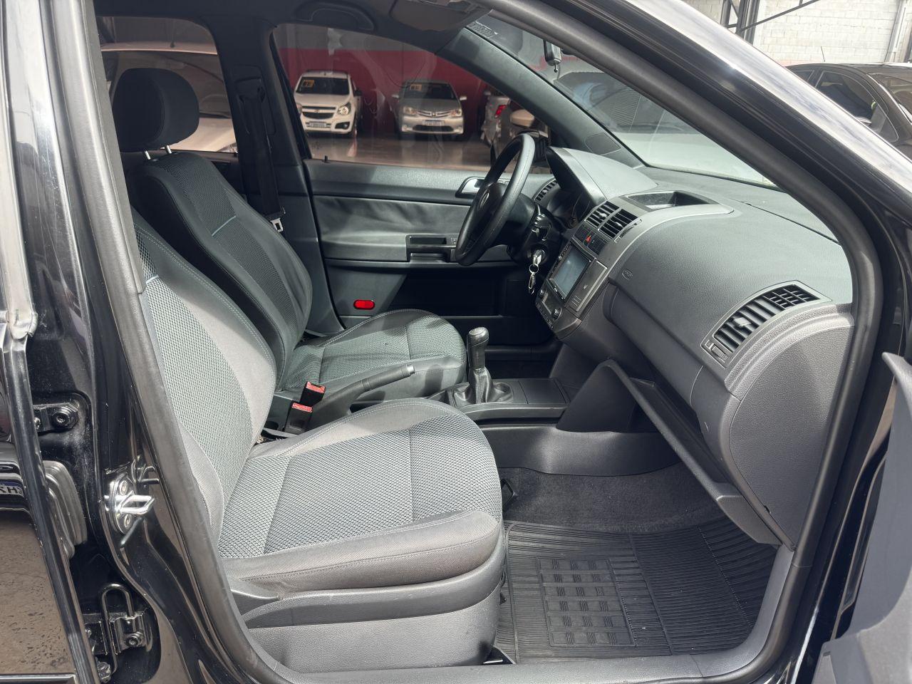 VOLKSWAGEN Polo Hatch - Foto