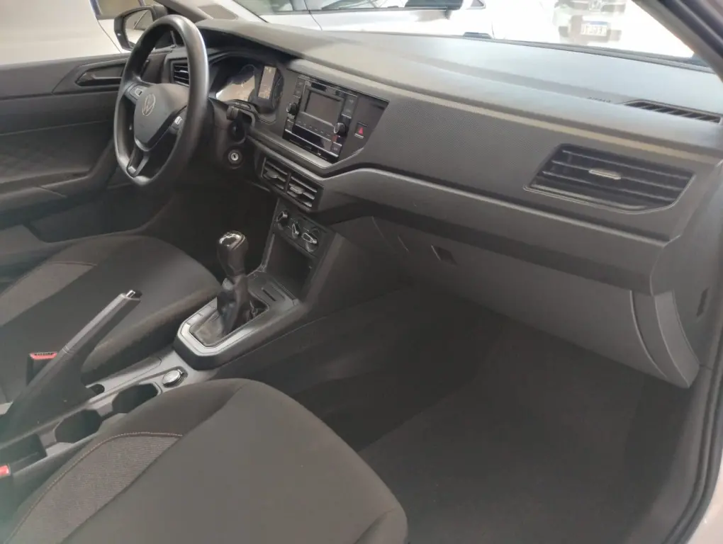 VOLKSWAGEN Polo Hatch - Foto
