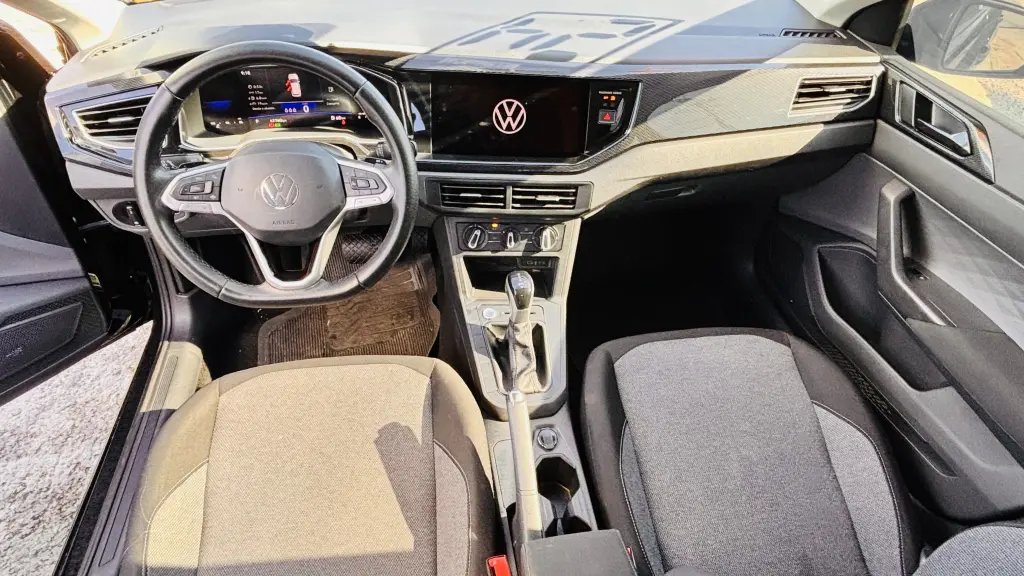 VOLKSWAGEN Polo Hatch - Foto