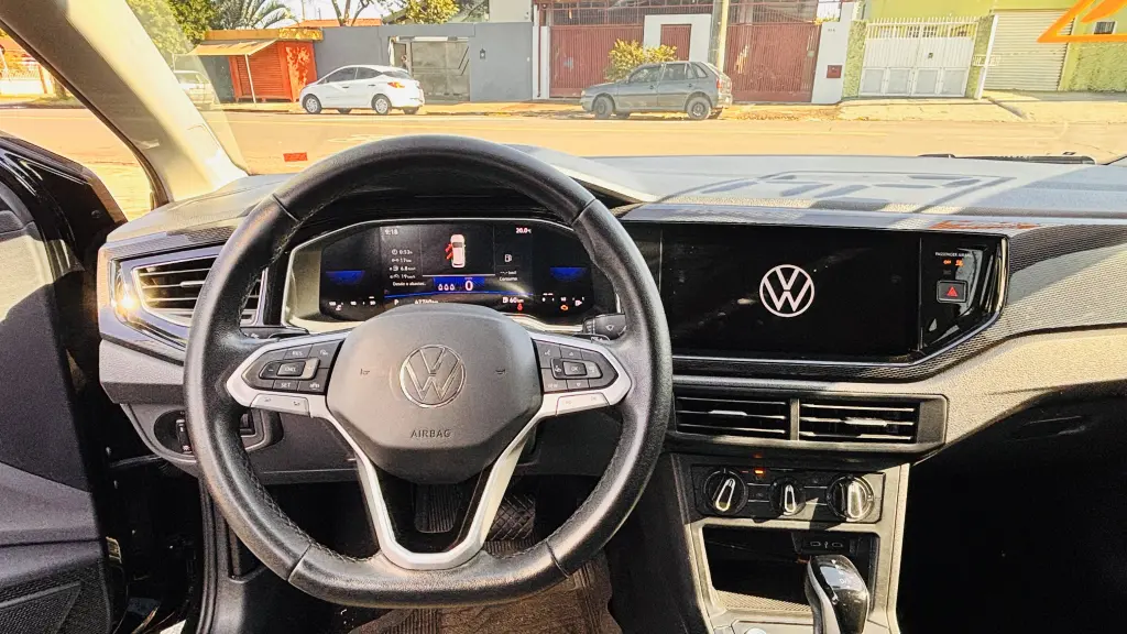 VOLKSWAGEN Polo Hatch - Foto