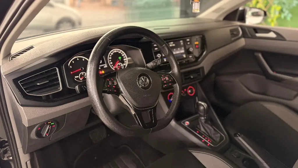 VOLKSWAGEN Polo Hatch - Foto