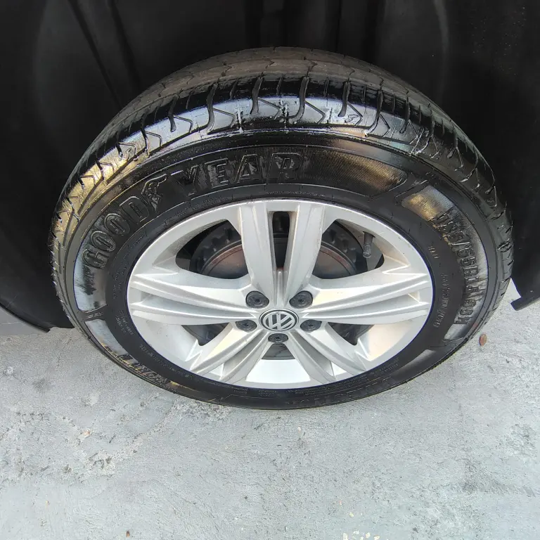 VOLKSWAGEN Polo Hatch - Foto