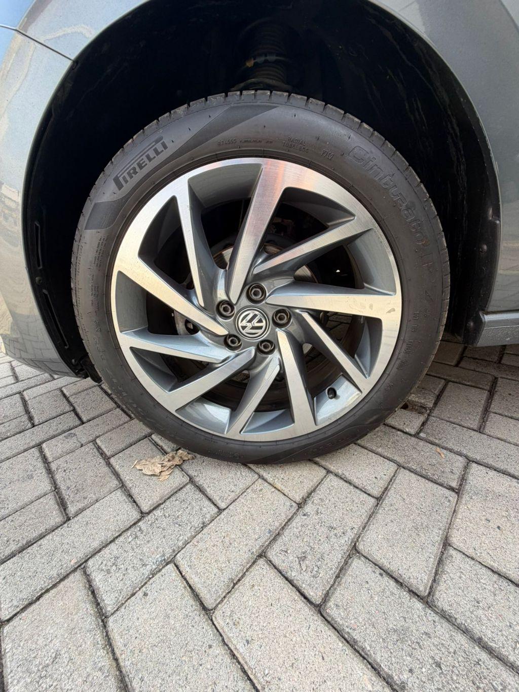 VOLKSWAGEN Polo Hatch - Foto