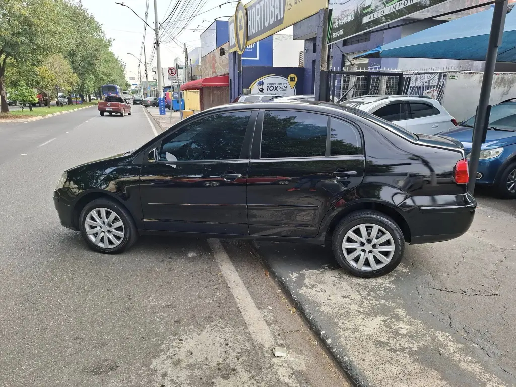 VOLKSWAGEN Polo Sedan - Miniatura