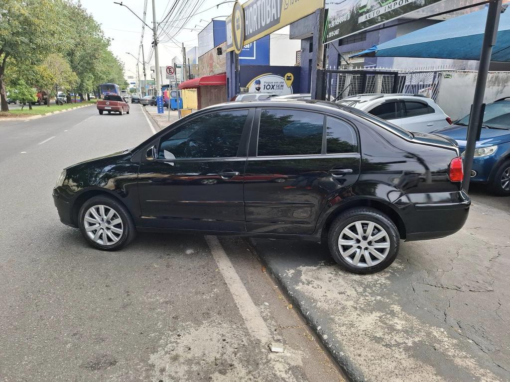 VOLKSWAGEN Polo Sedan - Foto