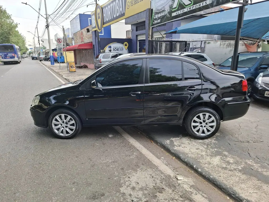 VOLKSWAGEN Polo Sedan - Foto