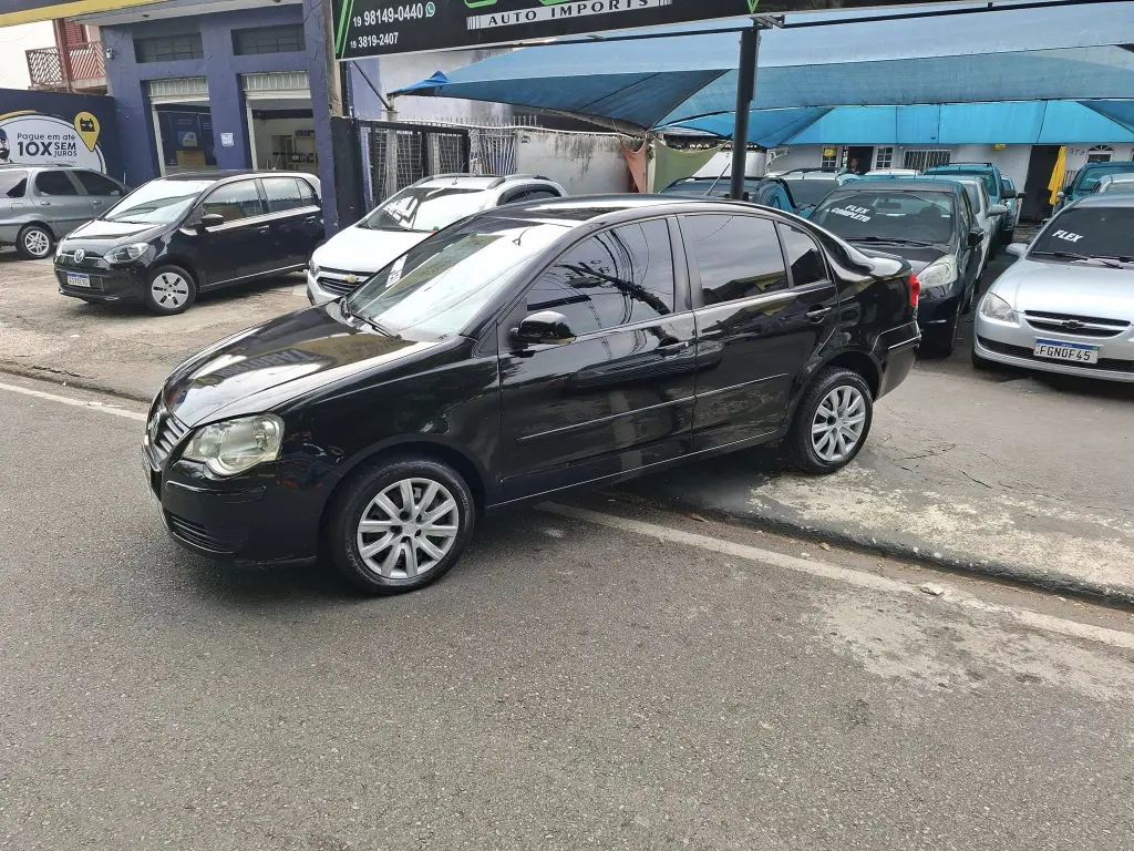 VOLKSWAGEN Polo Sedan - Foto