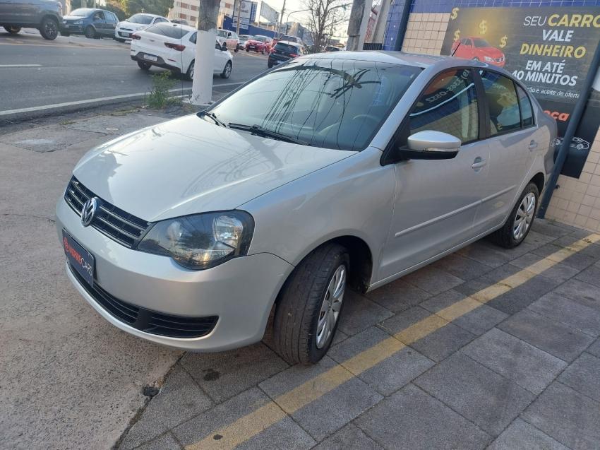 VOLKSWAGEN Polo Sedan