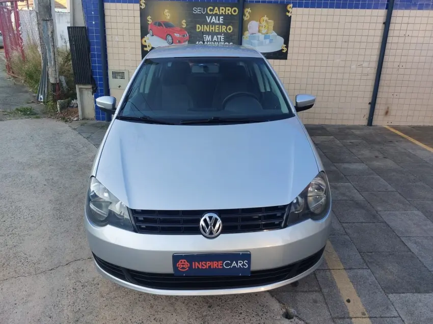 VOLKSWAGEN Polo Sedan - Foto