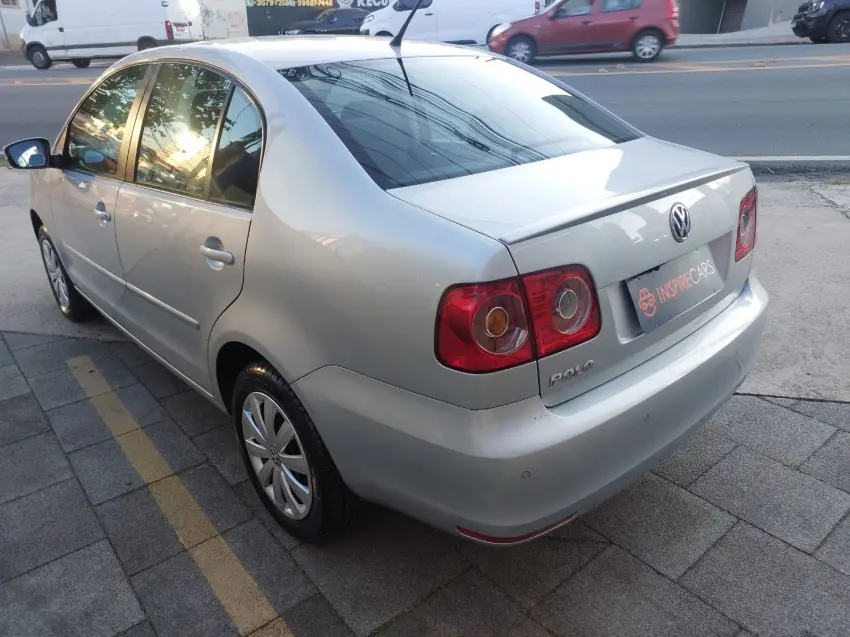 VOLKSWAGEN Polo Sedan - Foto