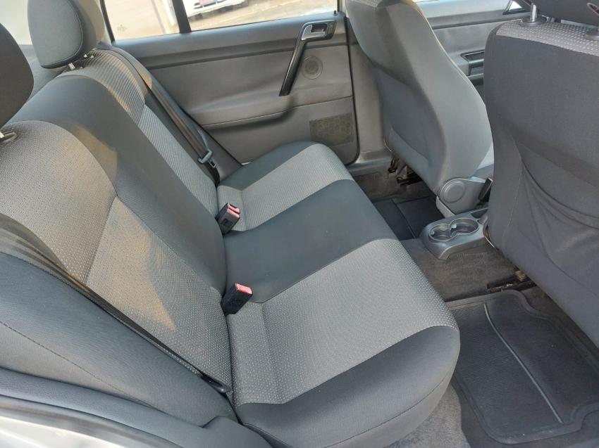 VOLKSWAGEN Polo Sedan - Foto