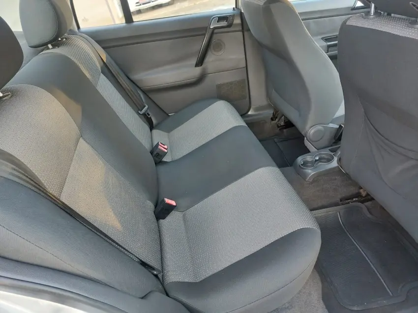 VOLKSWAGEN Polo Sedan - Foto