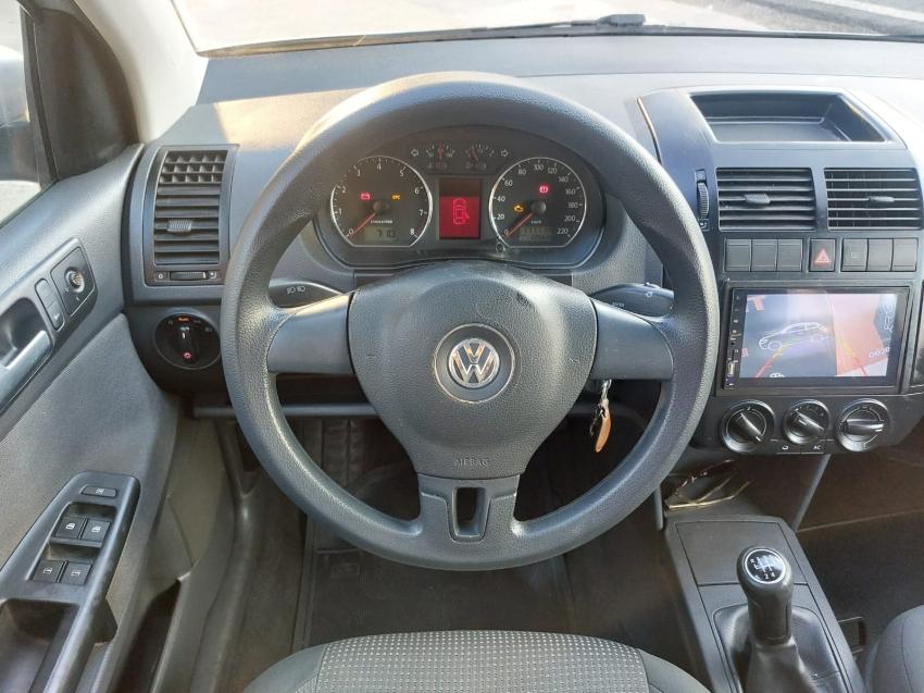 VOLKSWAGEN Polo Sedan - Foto