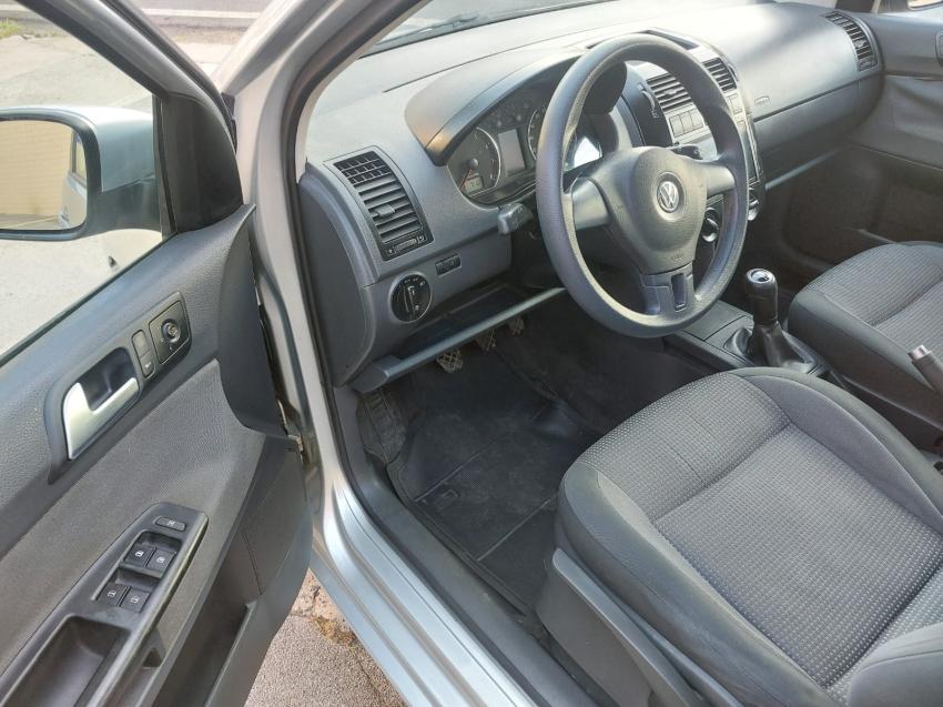 VOLKSWAGEN Polo Sedan - Foto
