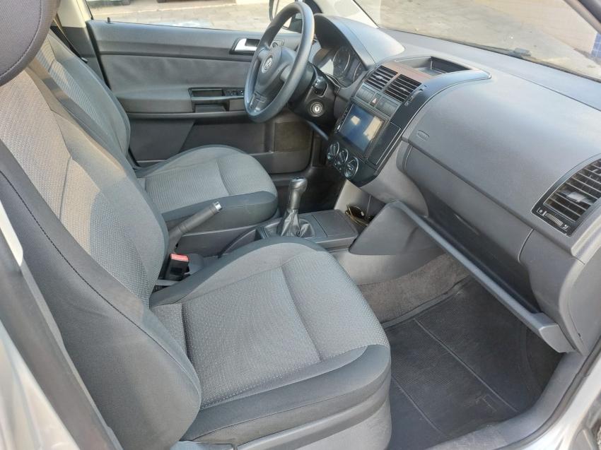 VOLKSWAGEN Polo Sedan - Foto