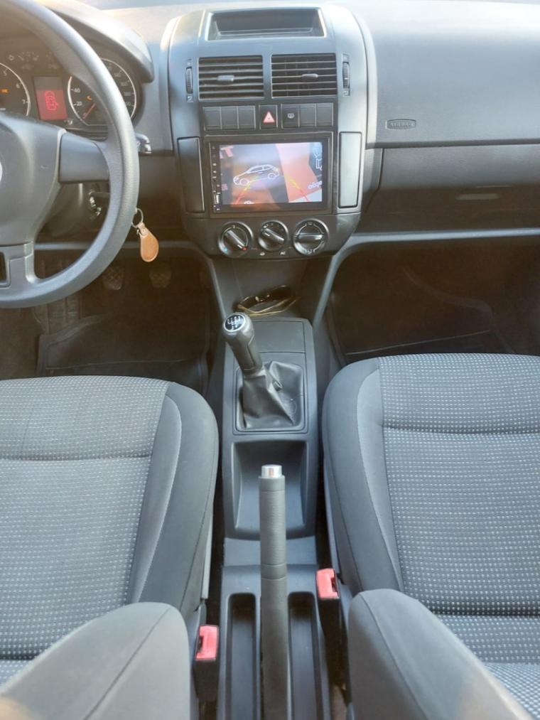VOLKSWAGEN Polo Sedan - Foto