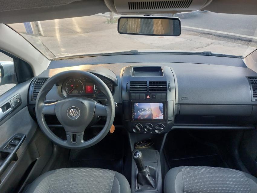 VOLKSWAGEN Polo Sedan - Foto