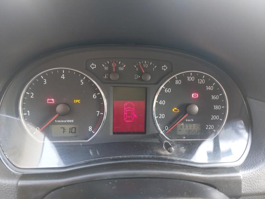 VOLKSWAGEN Polo Sedan - Foto