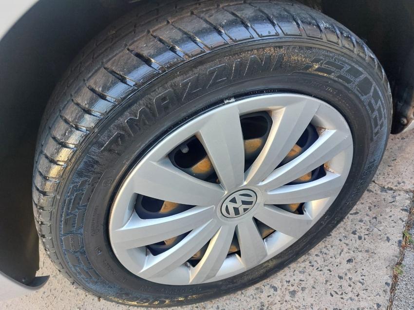 VOLKSWAGEN Polo Sedan - Foto