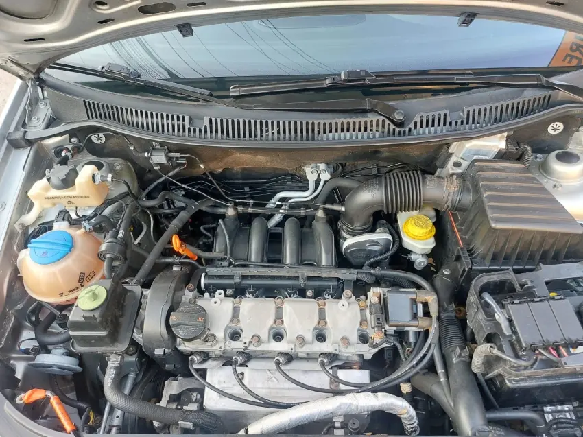 VOLKSWAGEN Polo Sedan - Foto