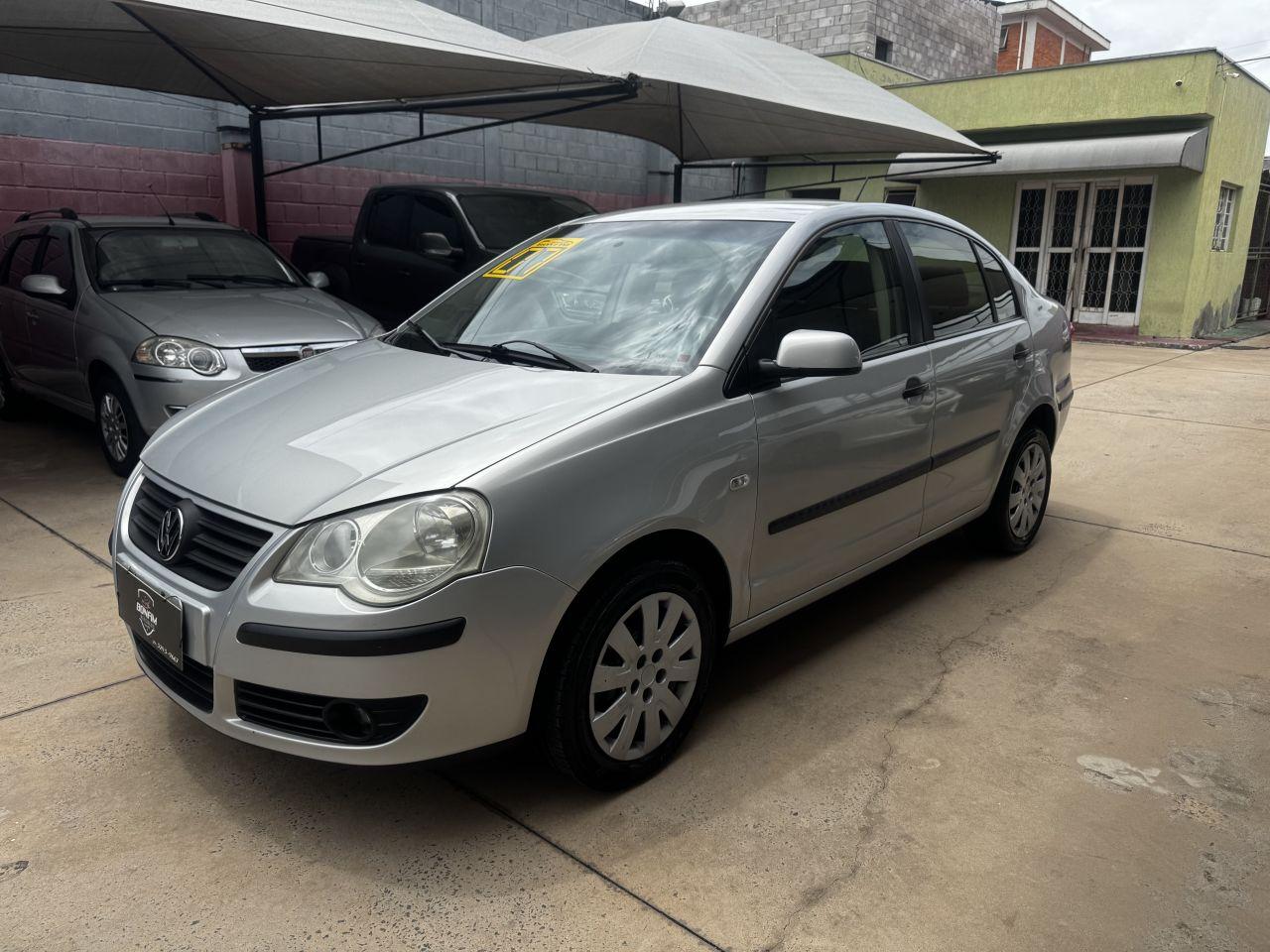 VOLKSWAGEN Polo Sedan - Foto